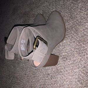 American eagle heels